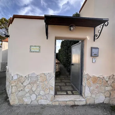 Rosi Villa *
